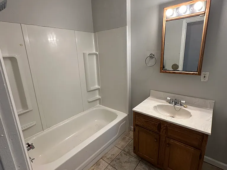 3010 Sweetser Ave — Photo 4