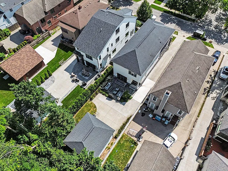 484 Park St — Photo 102