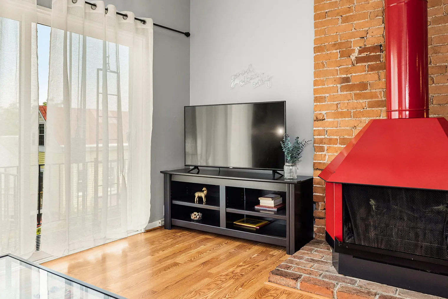 1 bed, 1.0 bath, 699 sqft, $2,107 — Photo 3