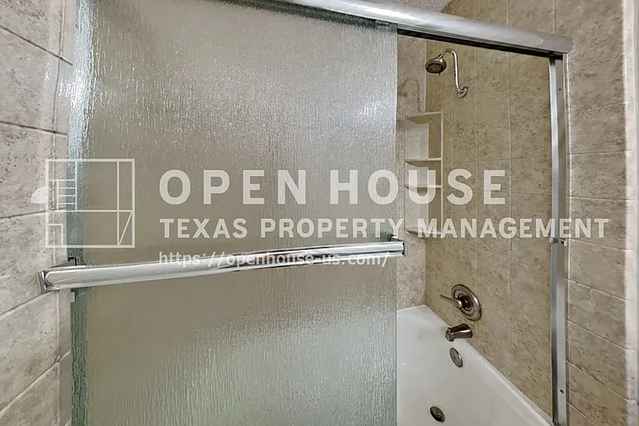 2211 Reverchon Dr — Photo 18
