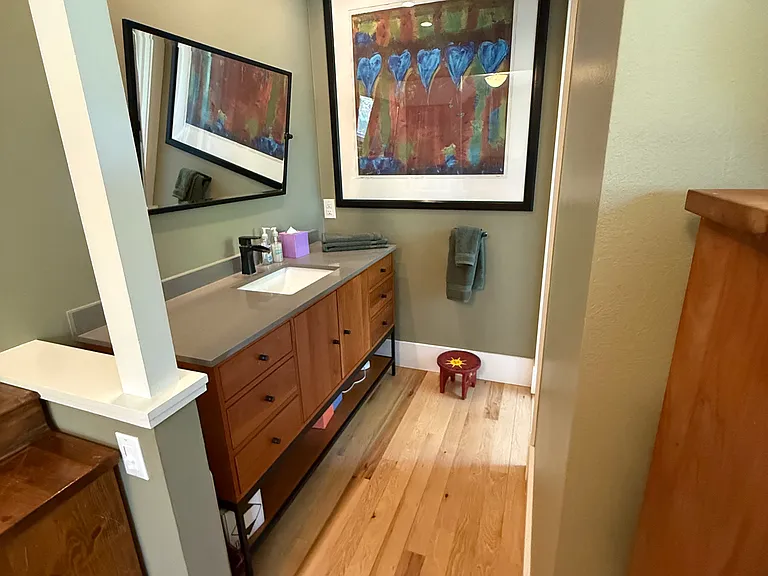 Main level master bath