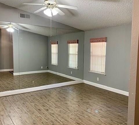 3rd image of 6078 N Hazel Ave