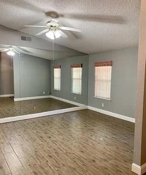 6078 N Hazel Ave — Photo 3