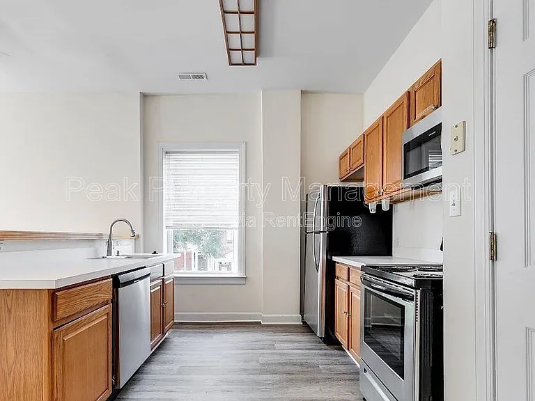 300 W Clay St — Photo 7