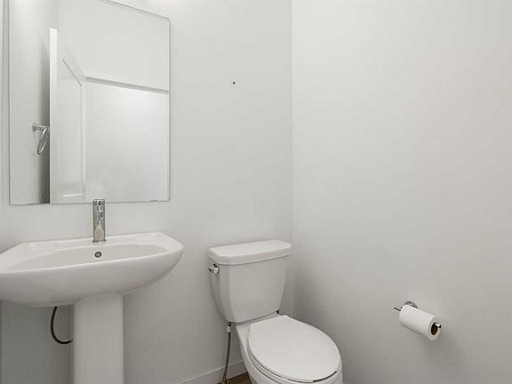 5th image of 222 N Knight Ave