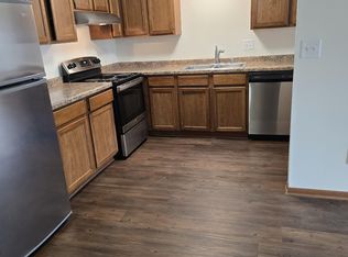 429 Concord Rd APT 1, Pewaukee, WI 53072