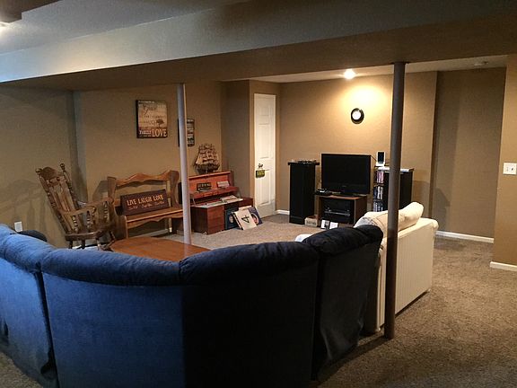 3rd image of 1040 Primrose Ln