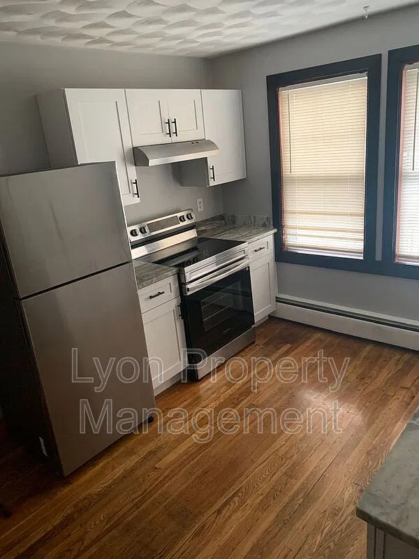 2 bed, 1.0 bath, $1,525 — Photo 1