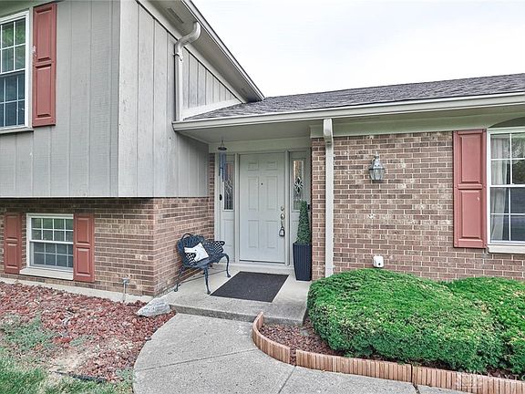 3rd image of 6575 Curtwood Dr
