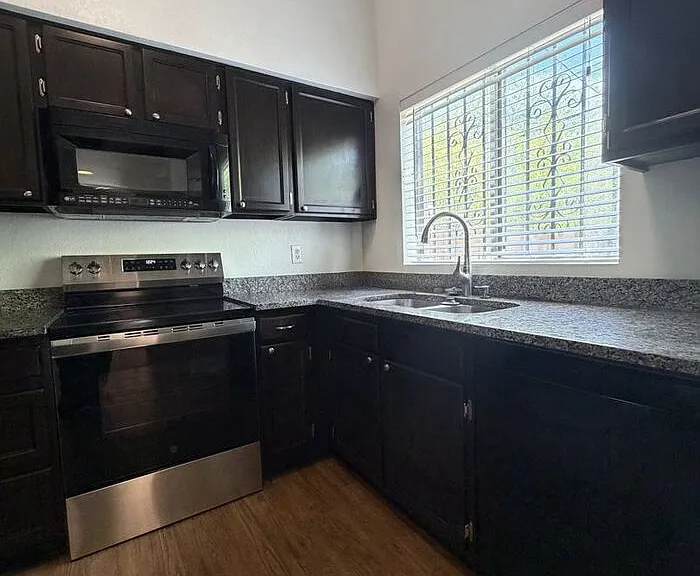 2825 N Adelaide Pl — Photo 10