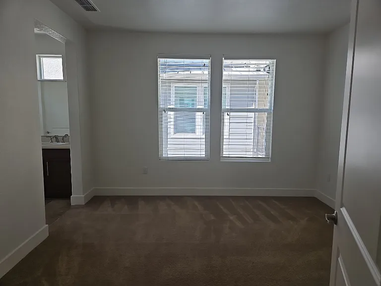 1660 Spring St — Photo 9