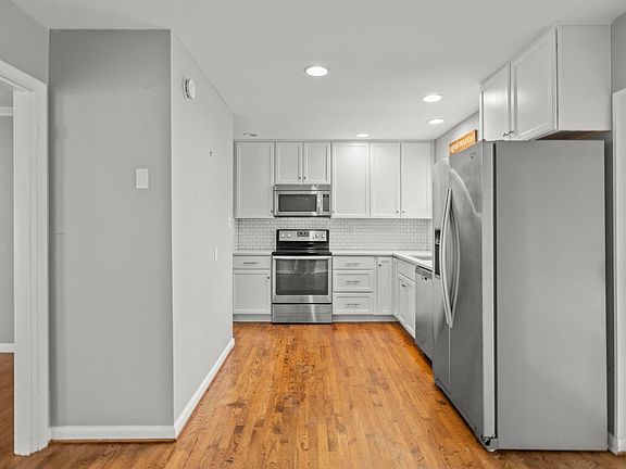 4th image of 702 Albert Rd