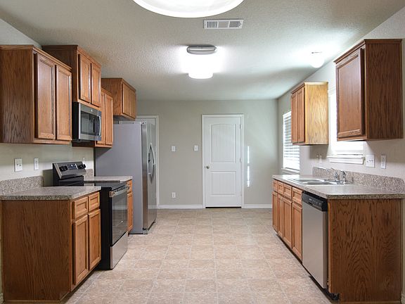 4th image of 2606 Montague County Dr