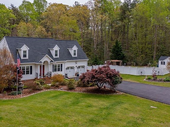 3rd image of 6175 Farmers Dr
