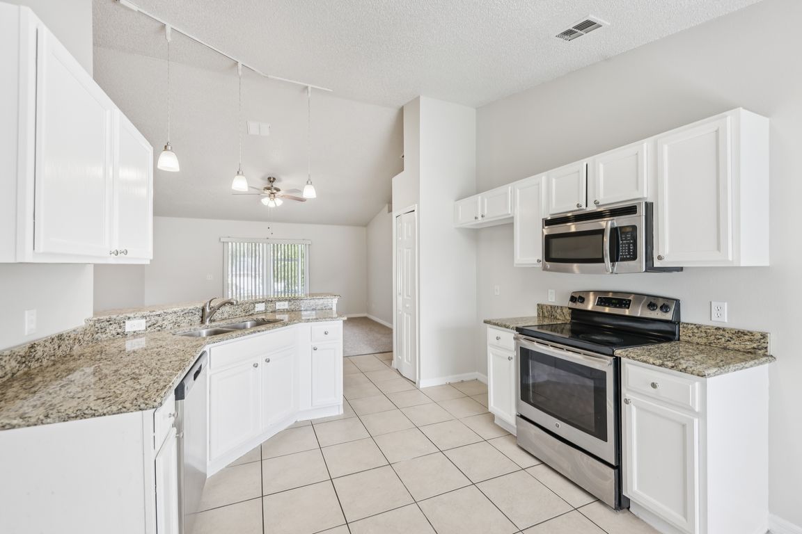 Worthington Dr-S1107-011.jpg