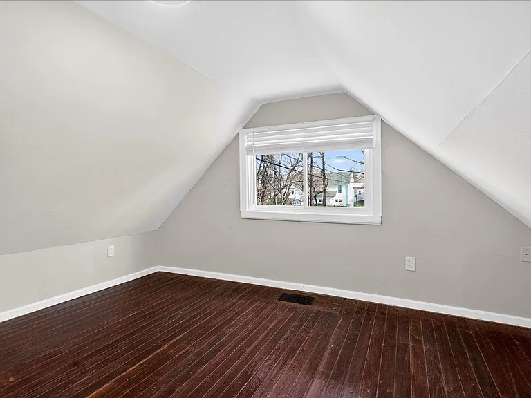 413 E Ormsby Ave — Photo 22