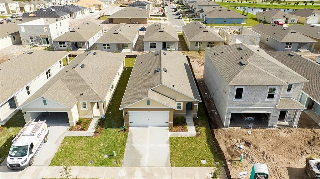 3 bed, 2.0 bath, 1501 sqft, $2,050 — Photo 4