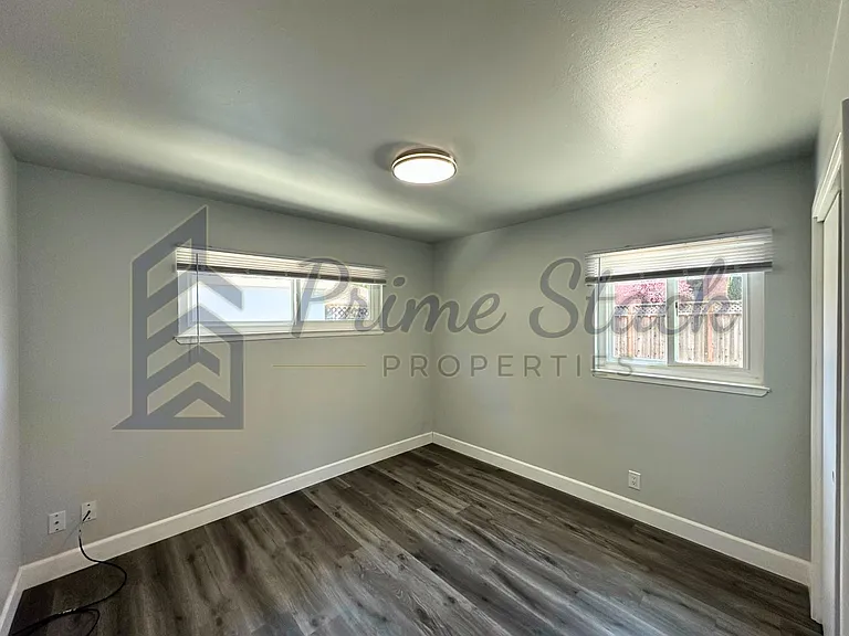 122 Asbury St — Photo 9