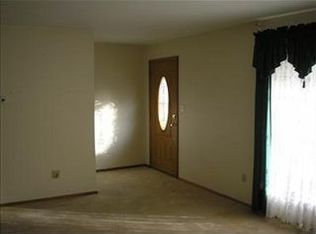 1036 Meadow Ln, Xenia, OH 45385