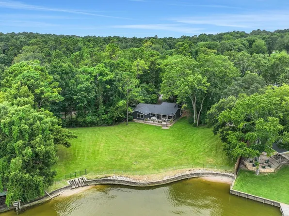 220 Harbor Run Dr, Coldspring, TX 77331