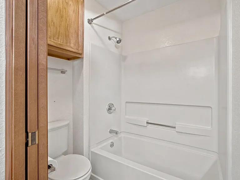 518 1/2 Eastgate Ct #1 — Photo 17