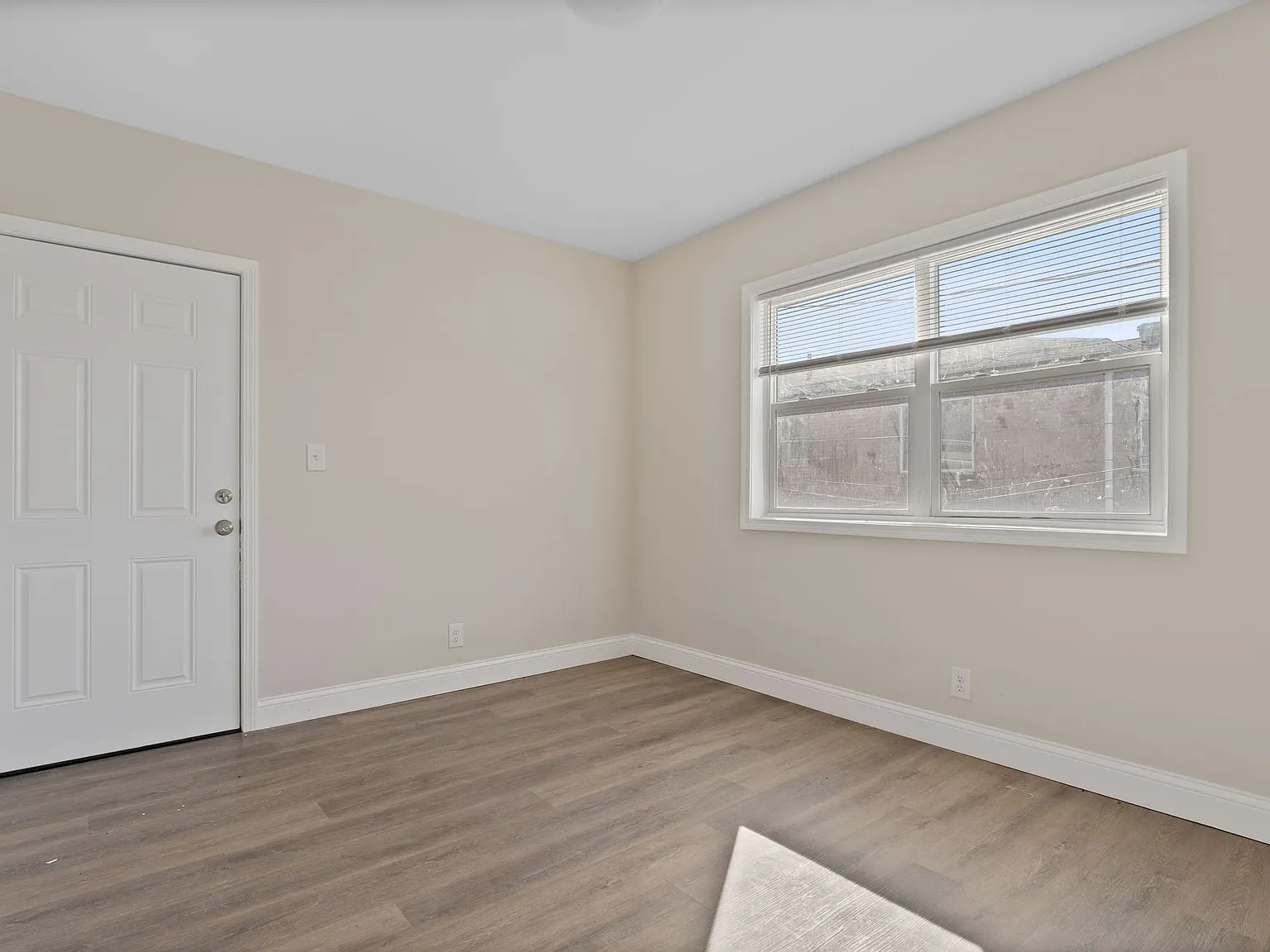 474 1/2 E Norwich Ave — Photo 4
