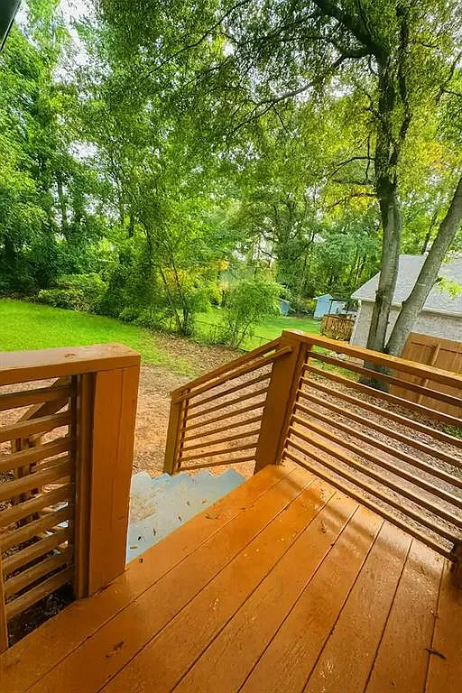 3 bed, 2.0 bath, 1024 sqft, $2,400 — Photo 3