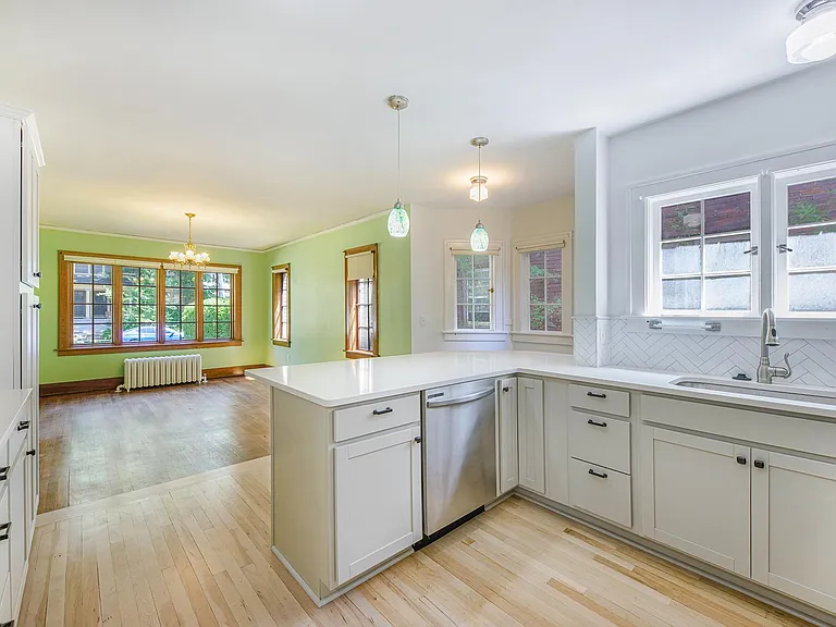 349 College Ave SE — Photo 10