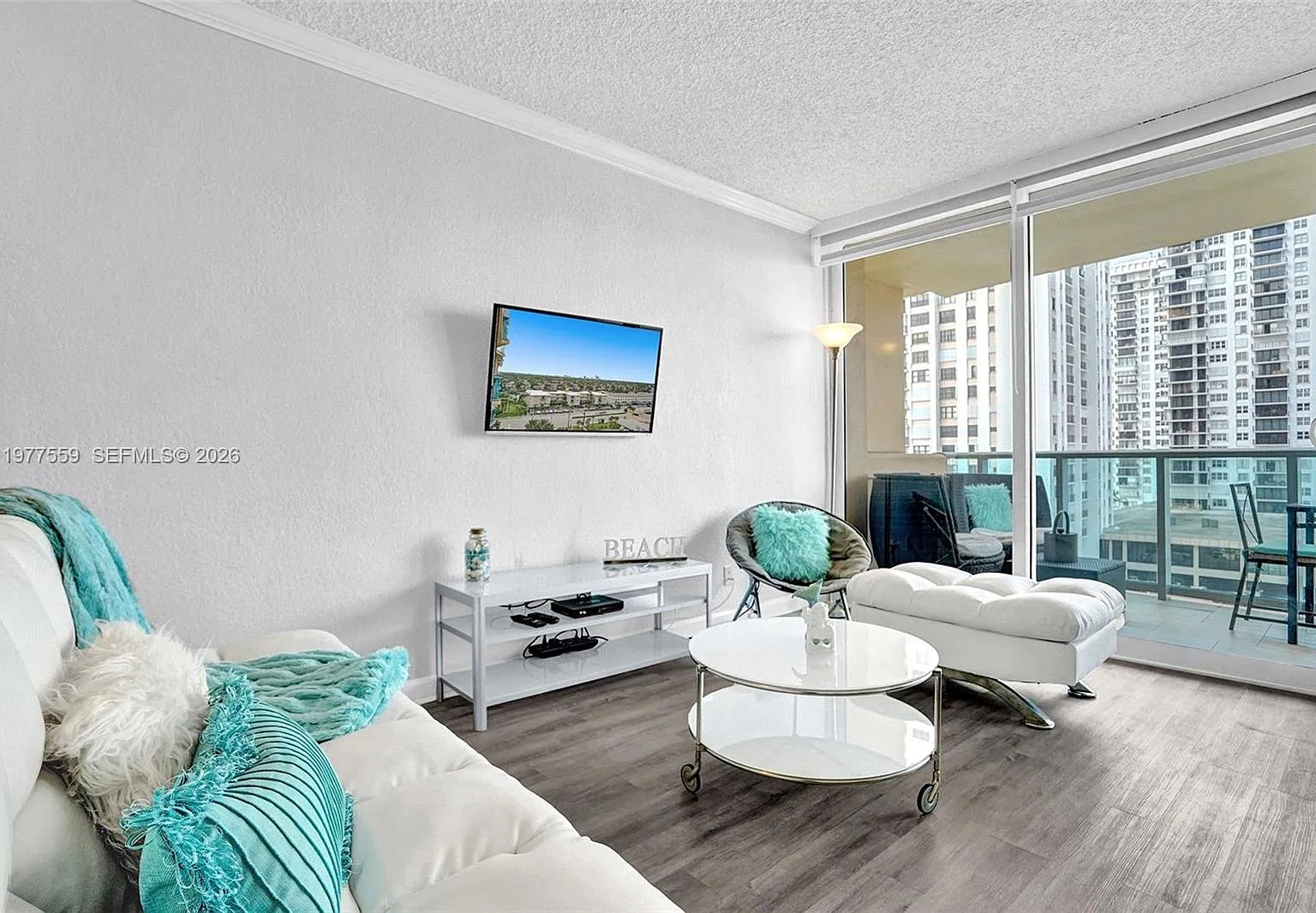 Wave Condo — Photo 3