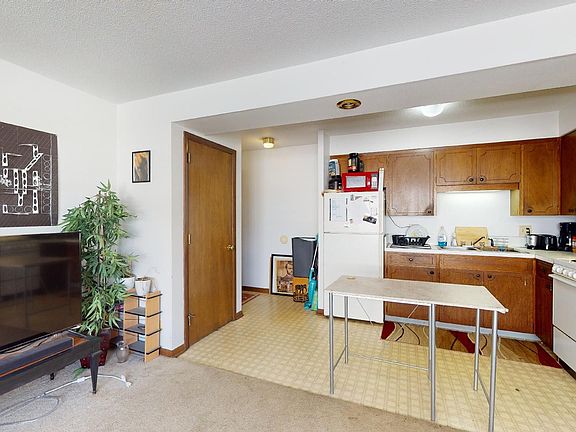 3rd image of 216 Campus Ave #3