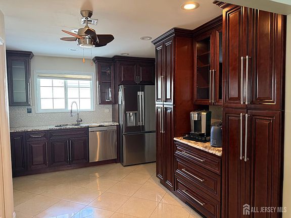 3rd image of 652 Ardmore Rd #A