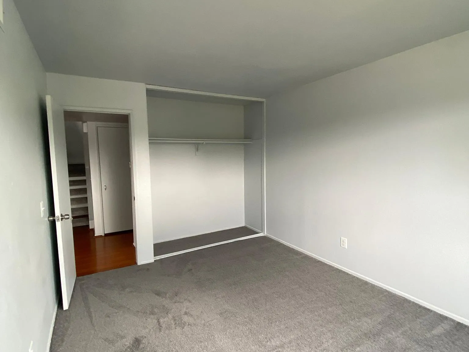 567 E Fairfield Ct — Photo 3