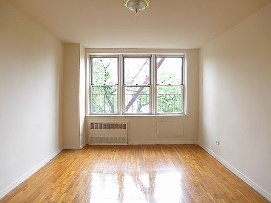 5th image of 465 E 7th St APT 3A