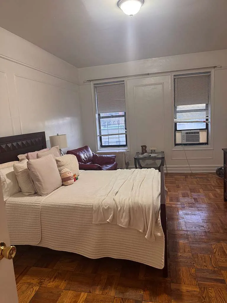 3 bed, $1,200 — Photo 1