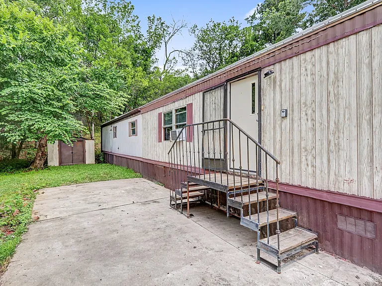 2751 Malvern Ave — Photo 61