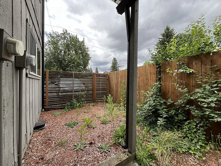 15827 NE Glisan St #1 — Photo 26