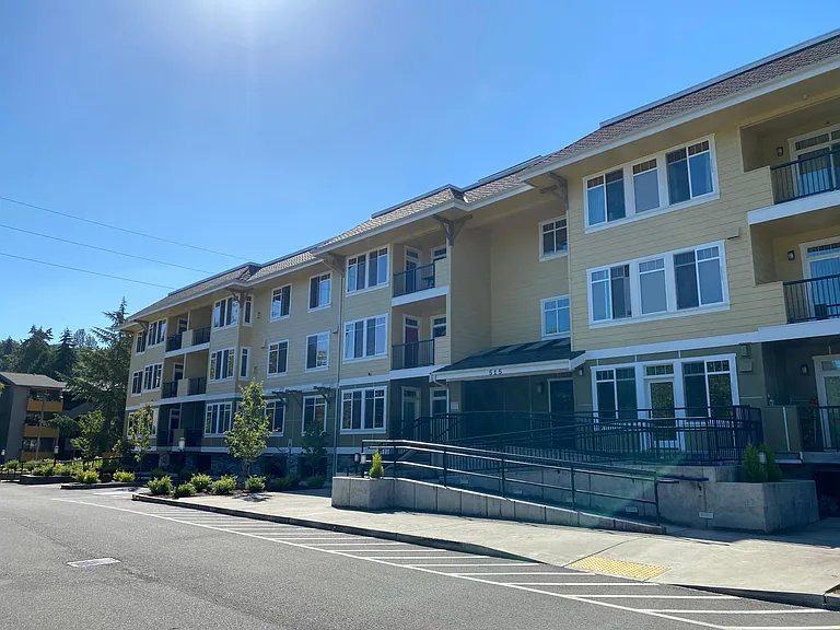 Meydenbauer Creek Apartments — Photo 16