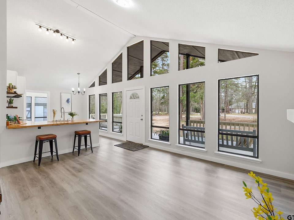 1st image of 121 Candlelight Cv