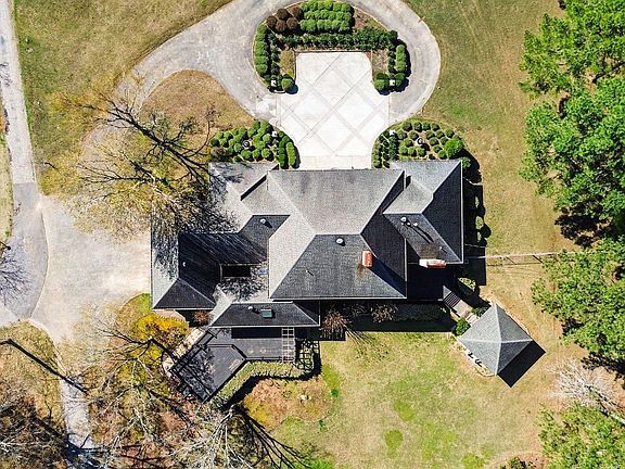 5th image of 617 Sanders Rd