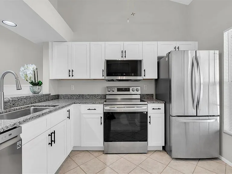 106 Sun Isle Cir #11 — Photo 4