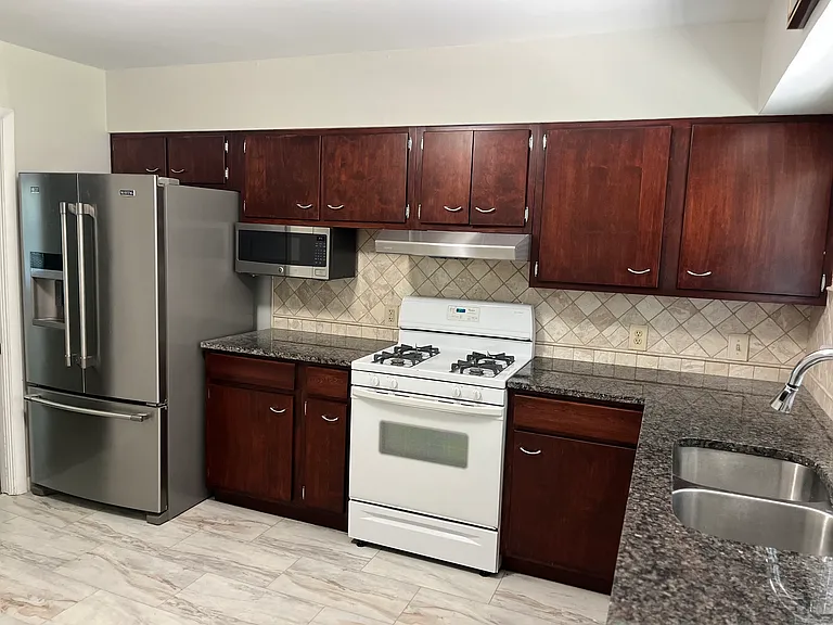 1030 Nana Ln — Photo 2