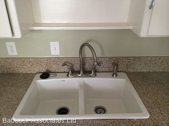 3rd image of 1134 W 166th St