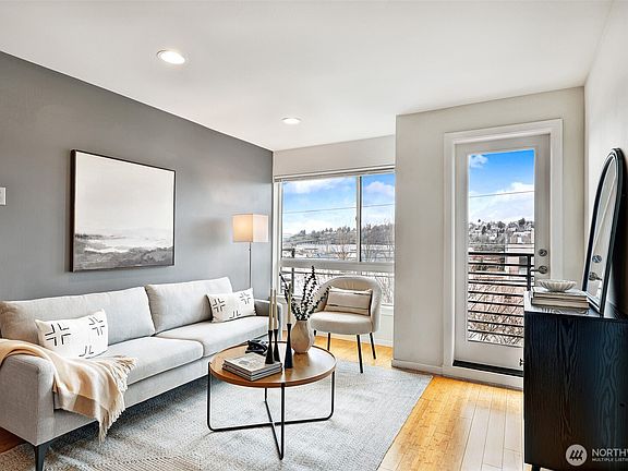 4th image of 2046 14th Avenue W #B