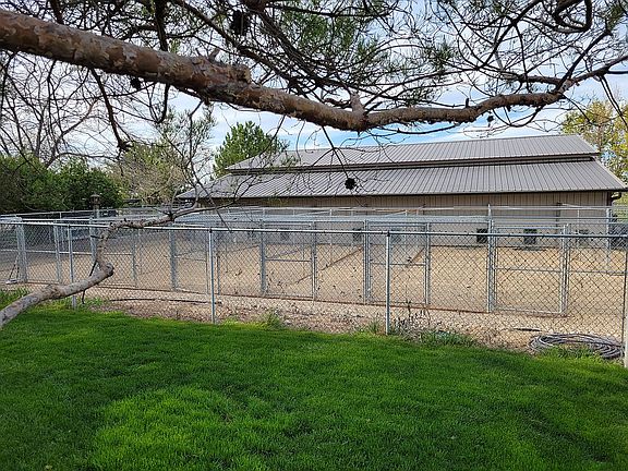 4th image of 8502 Track Rd