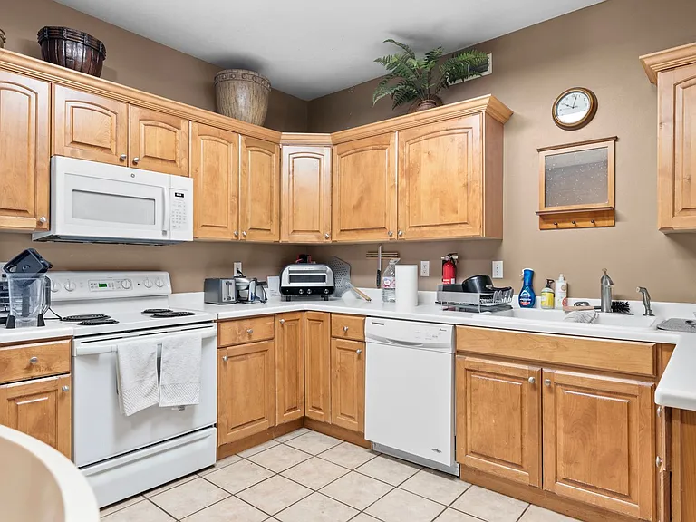437 N Belmont Pl #160 — Photo 4