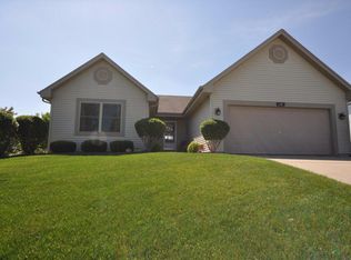 1535 Cardinal Dr, Hartford, WI 53027