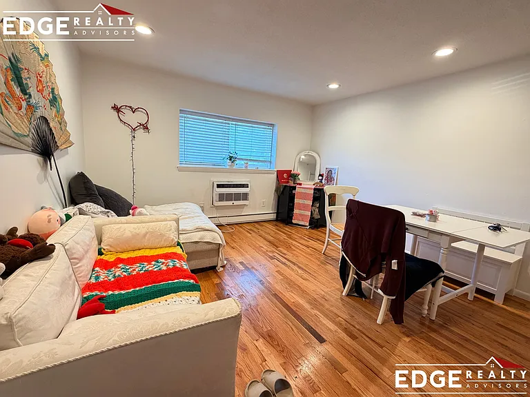15 Euston Rd #10A — Photo 3