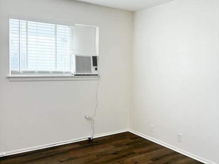 200 E Courtland Pl #12 — Photo 11