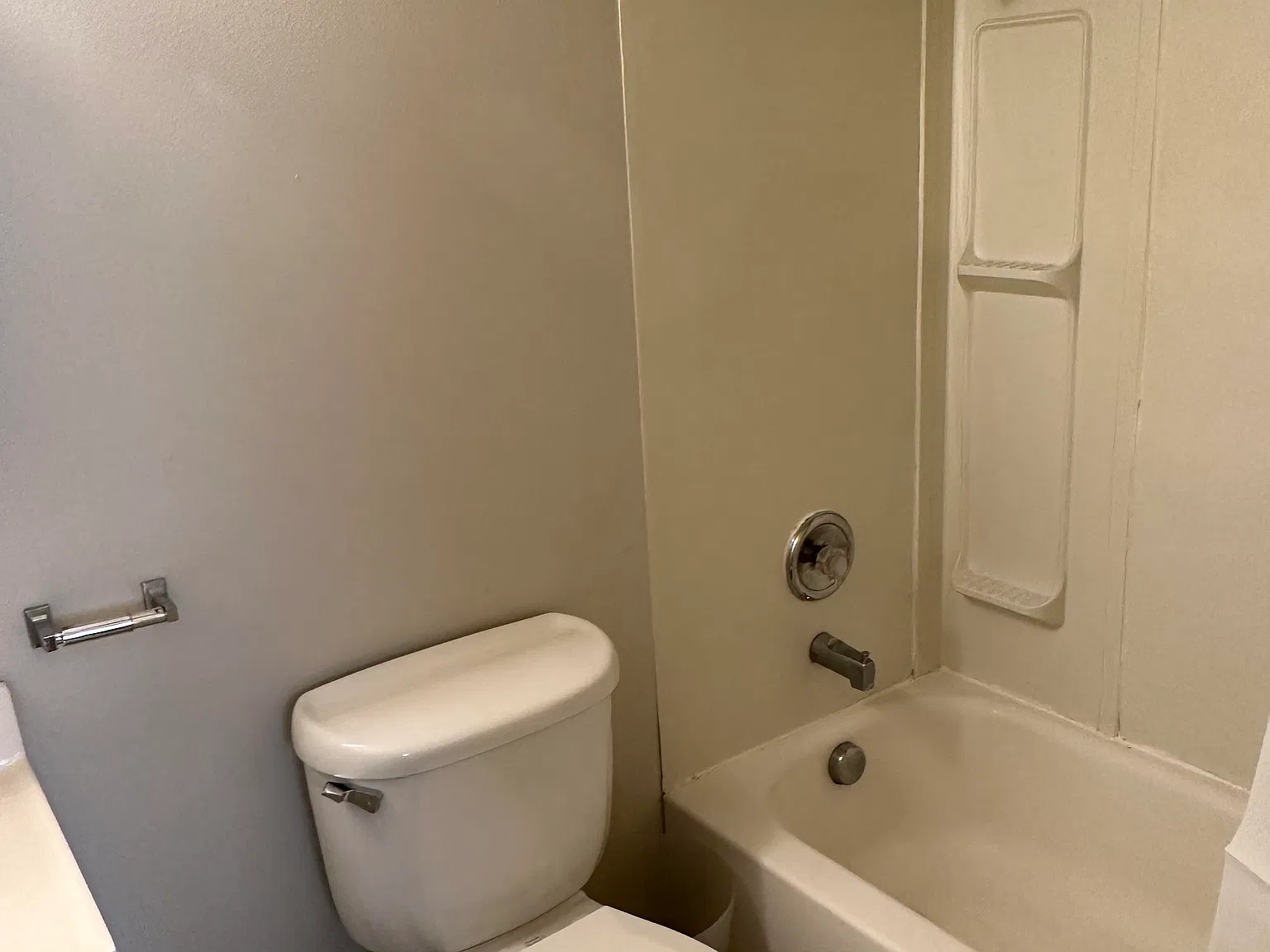 Studio, 220 sqft, $735 — Photo 3