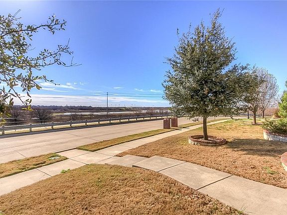 2nd image of 876 Saddlebrook Dr